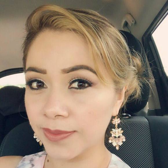 Meet your Posher, Melanie - Picture 1 of 1